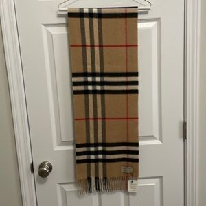 🎉HOST PICK🎉 Burberry Cashmere Scarf